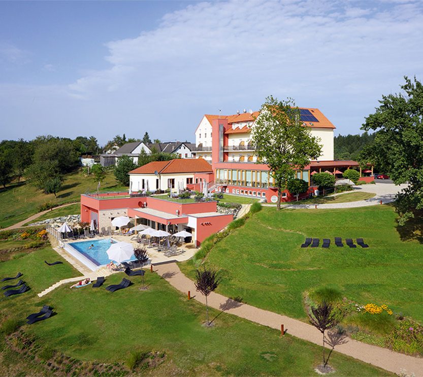 cropped-haupthaus-luftaufnahme.jpg